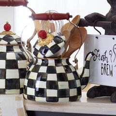 Iconic Black & White Courtly Check Enamel Tea Kettle 1,89L